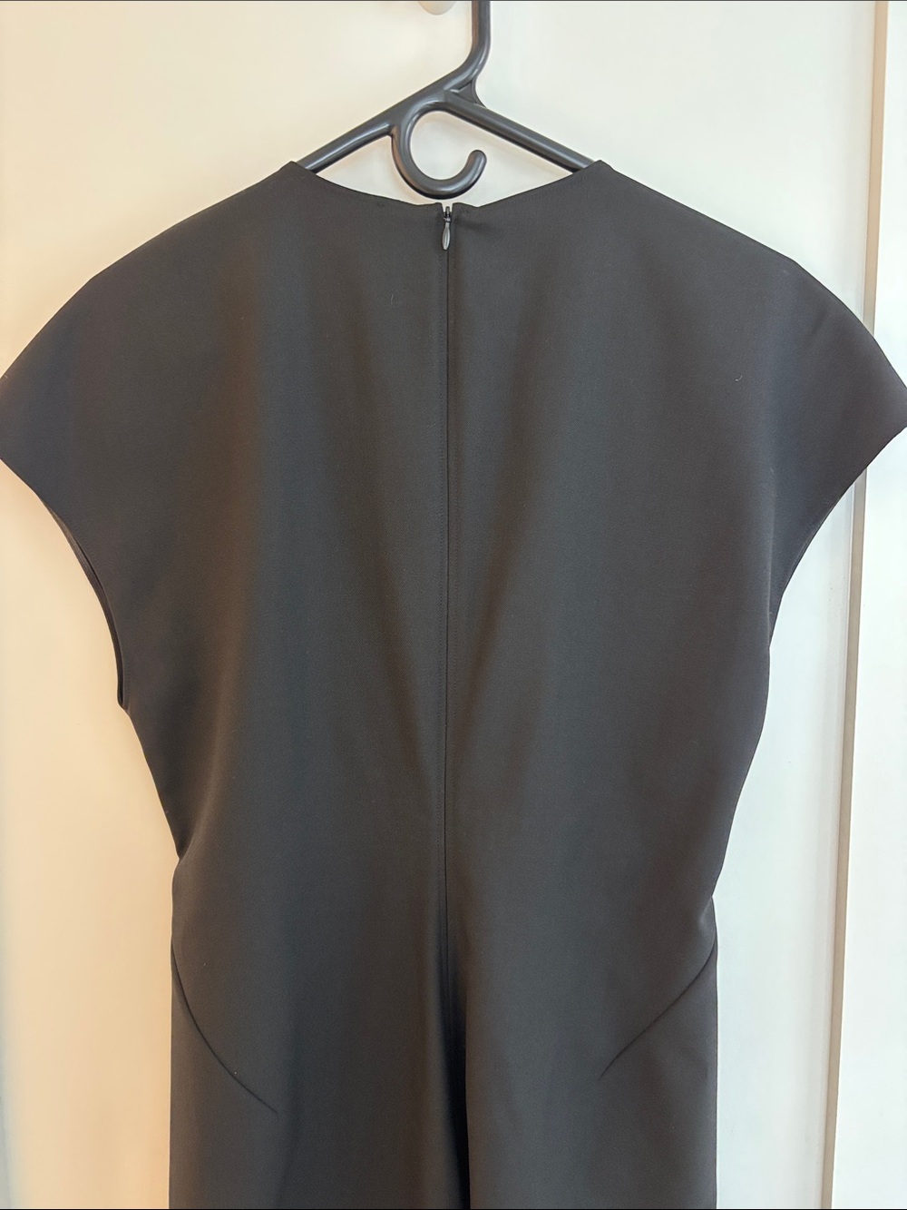 NWOT Massimo Dutti Black V‑Neck Cap‑Sleeve Midi Dress - Picture 6 of 8